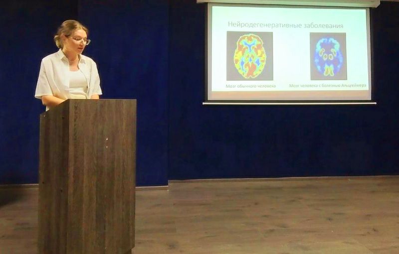 Ученица 10 класса защищает проект о нейродегенеративных заболеваниях мозга